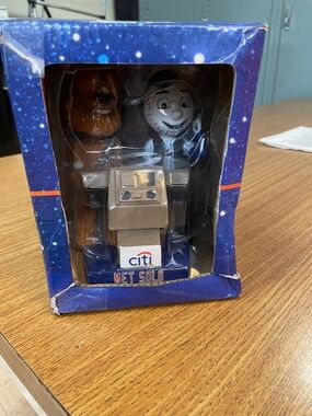 Met Solo Chewbacca & Mr. Met Figure Duo - Blue/Tan/Brown